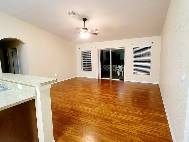 12115 Rockford St — Photo 6