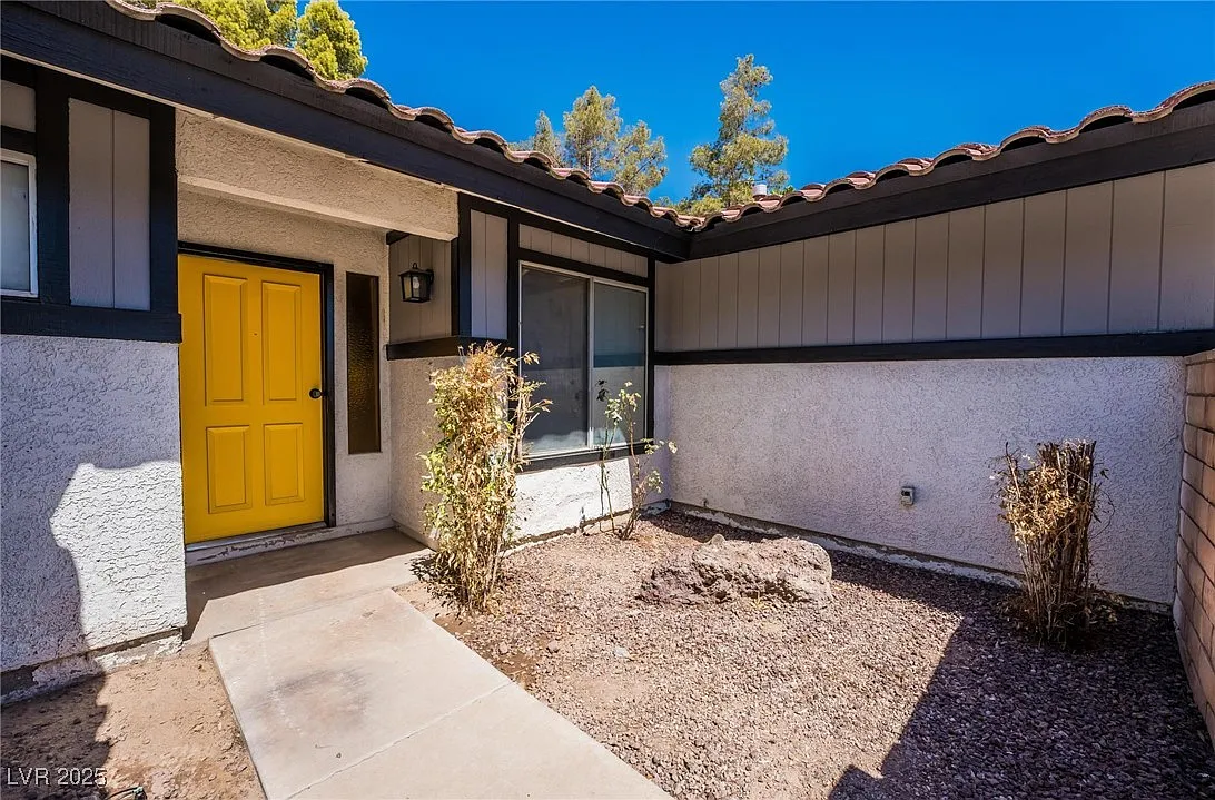 3 bed, 2.0 bath, 1640 sqft, $3,495 — Photo 4