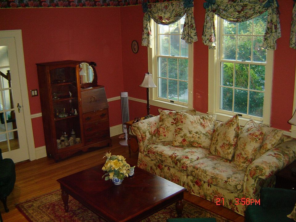 The entire first floor has Very high ceilings and hardwood floors