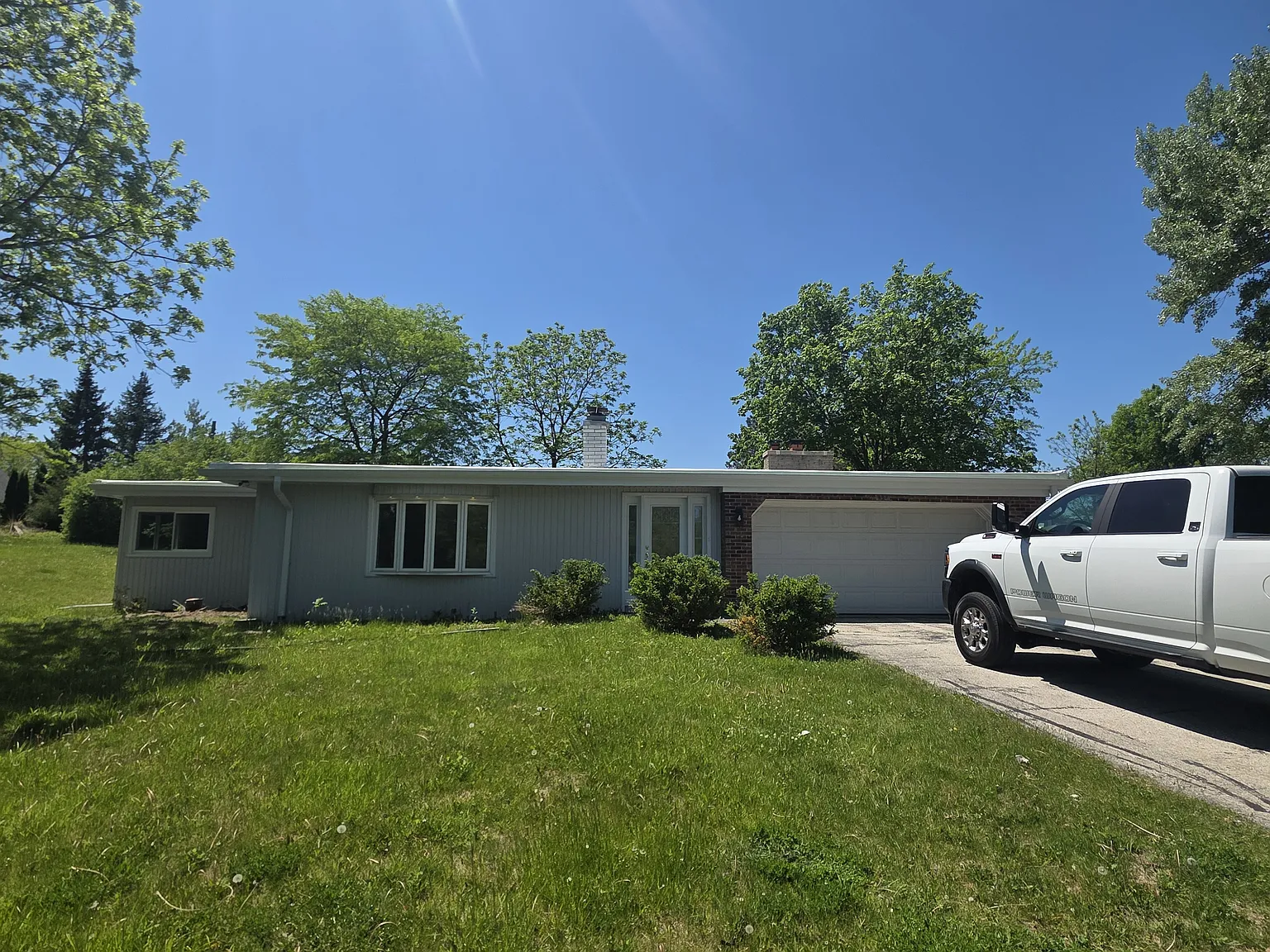 4 bed, 2472 sqft, $3,995 — Photo 1