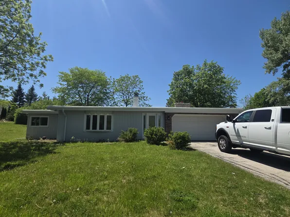 11505 N River Rd, Mequon, WI 53092