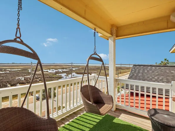 206 China Clipper Dr, Freeport, TX 77541