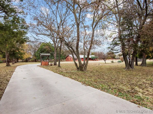 1201 N Cherokee Ave, Dewey, OK 74029