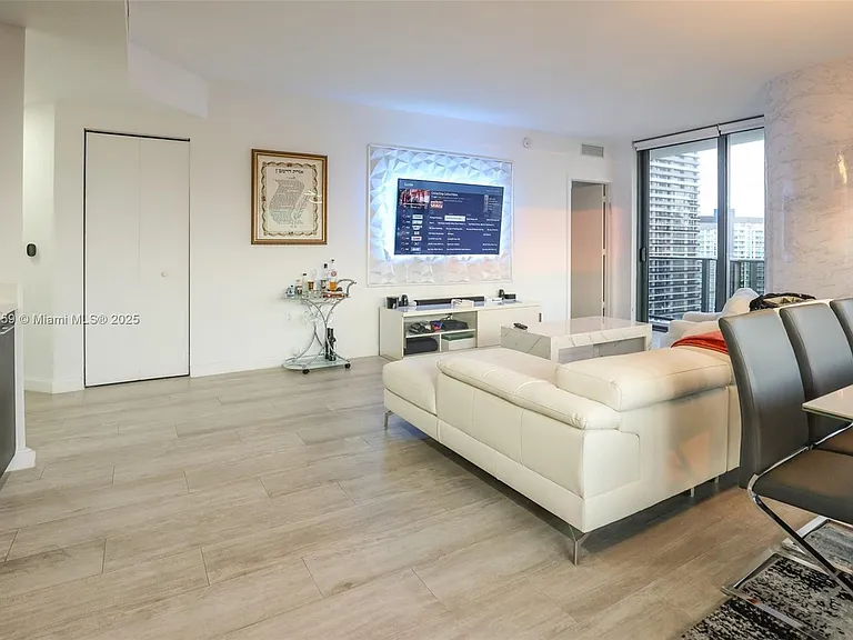 55 SW 9th St #3906 — Photo 25