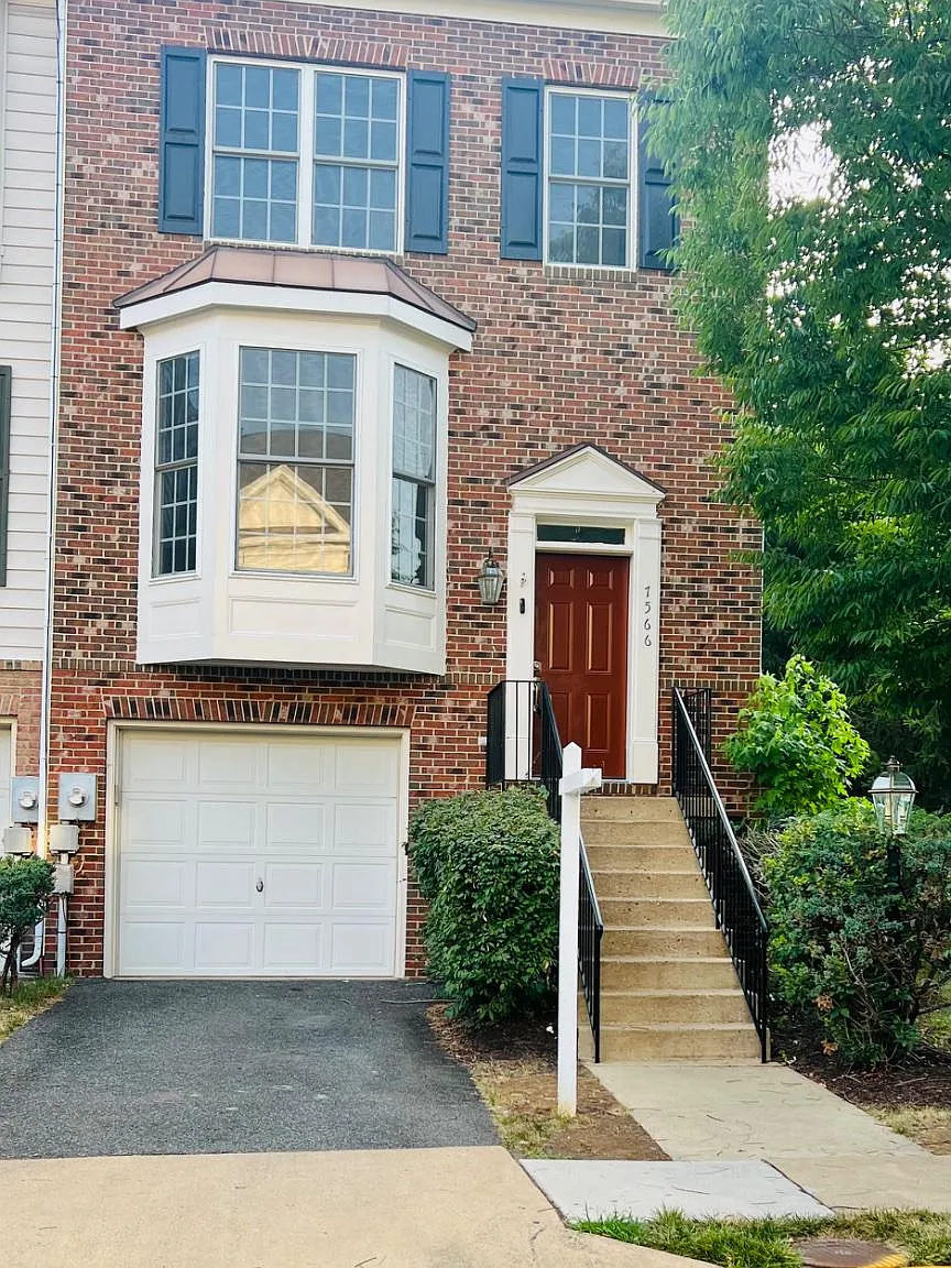 3 bed, 3.5 bath, 1690 sqft, $3,000 — Photo 2