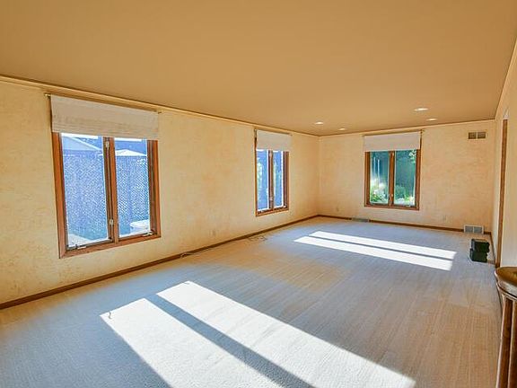 5th image of 5729 Evarit DRIVE