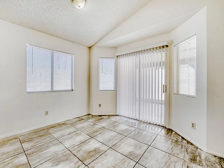 6472 Burlwood Way — Photo 7