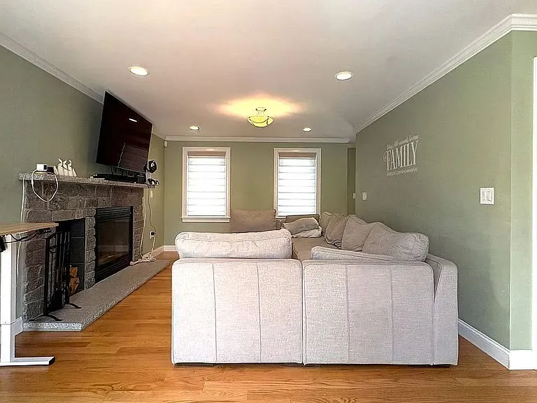 6 Dickson Ave — Photo 11