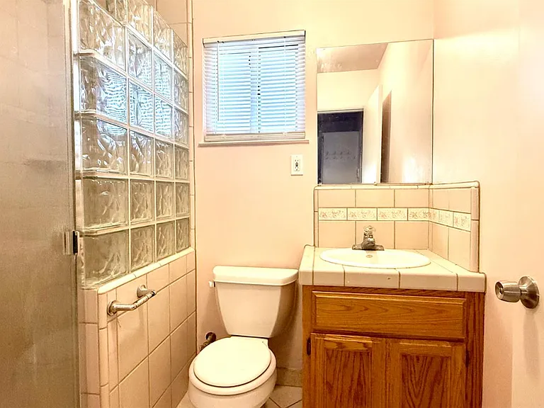 2335 N Douty St — Photo 12