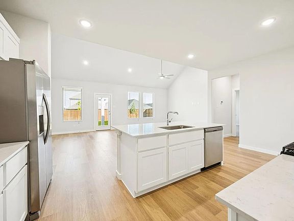 5th image of 676 Poppy Ln