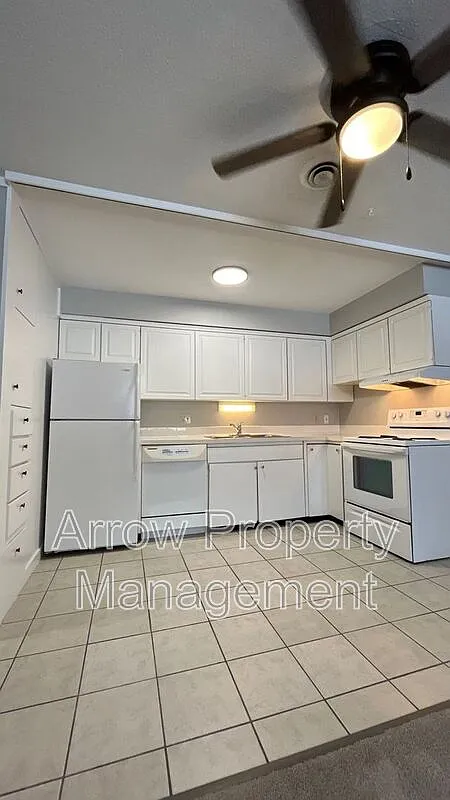 Building Photo - 2501 N St #208