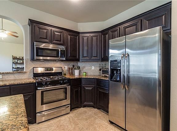 5th image of 2940 Maple Creek Dr