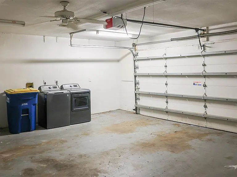 3121 Bordeaux Ln — Photo 32