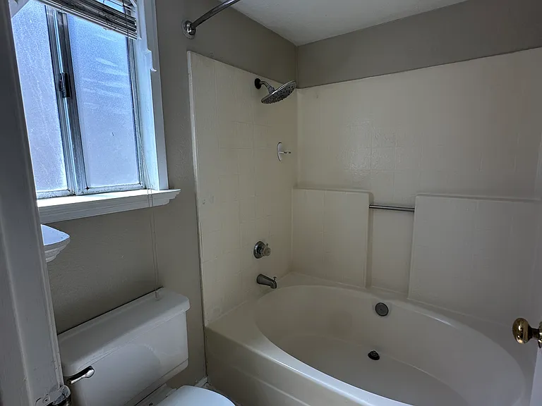 23689 Parkland Ave — Photo 11