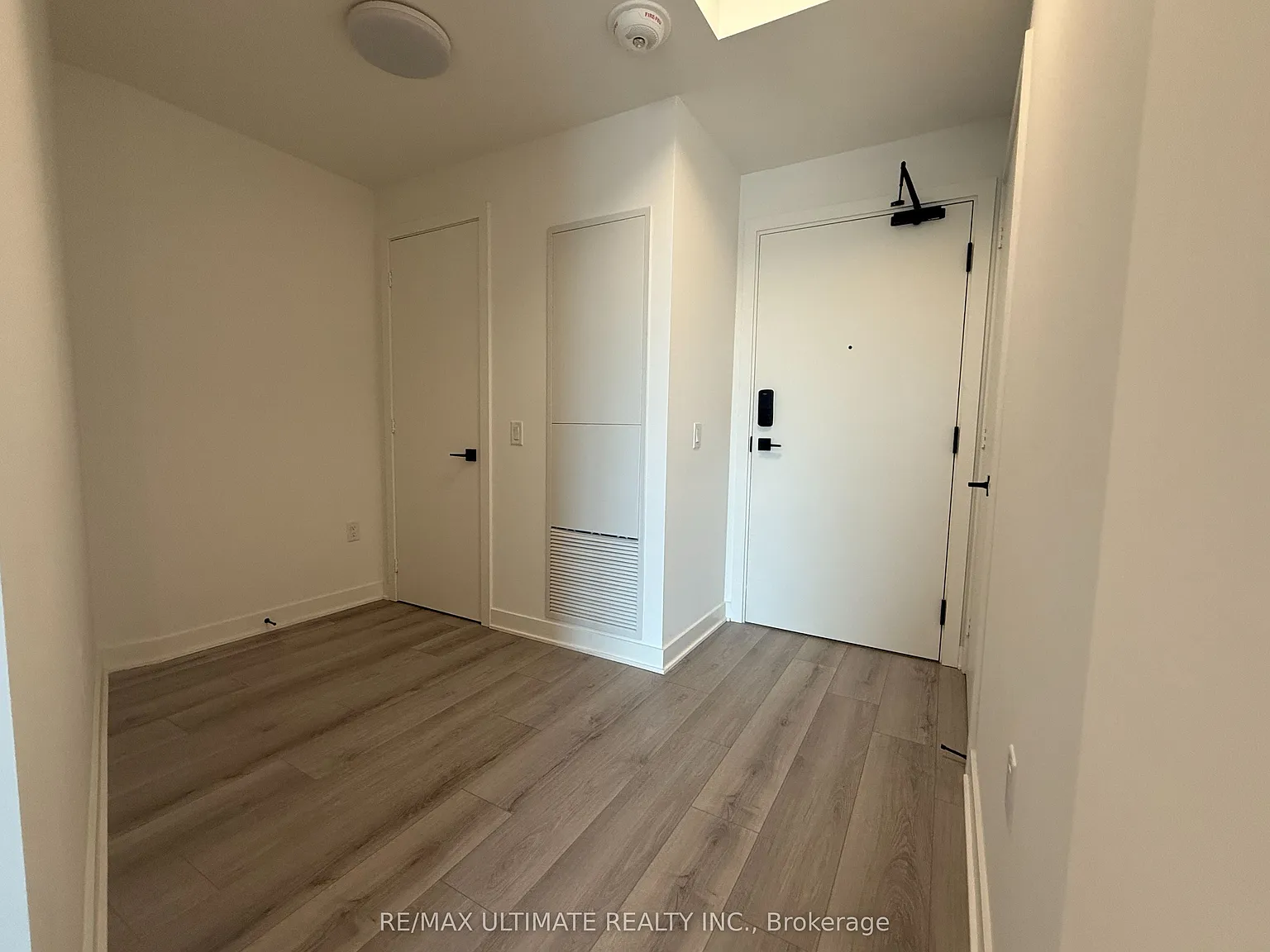 3 bed, $3,200 — Photo 2