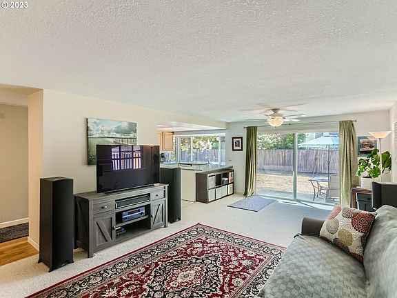 4th image of 2066 NE Lilac St