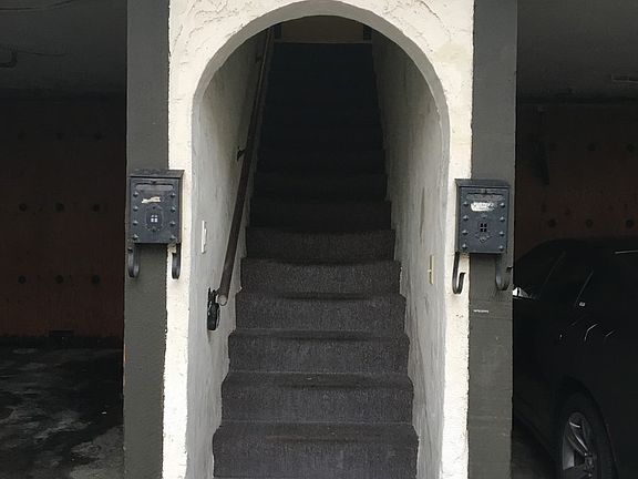 3rd image of 2062 Argyle Ave #B
