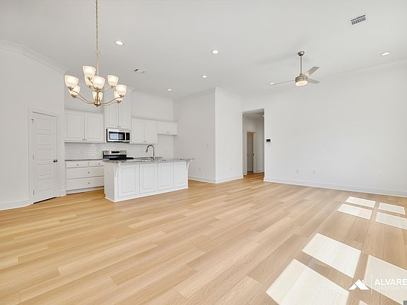 4th image of 559 Turnstone Ave