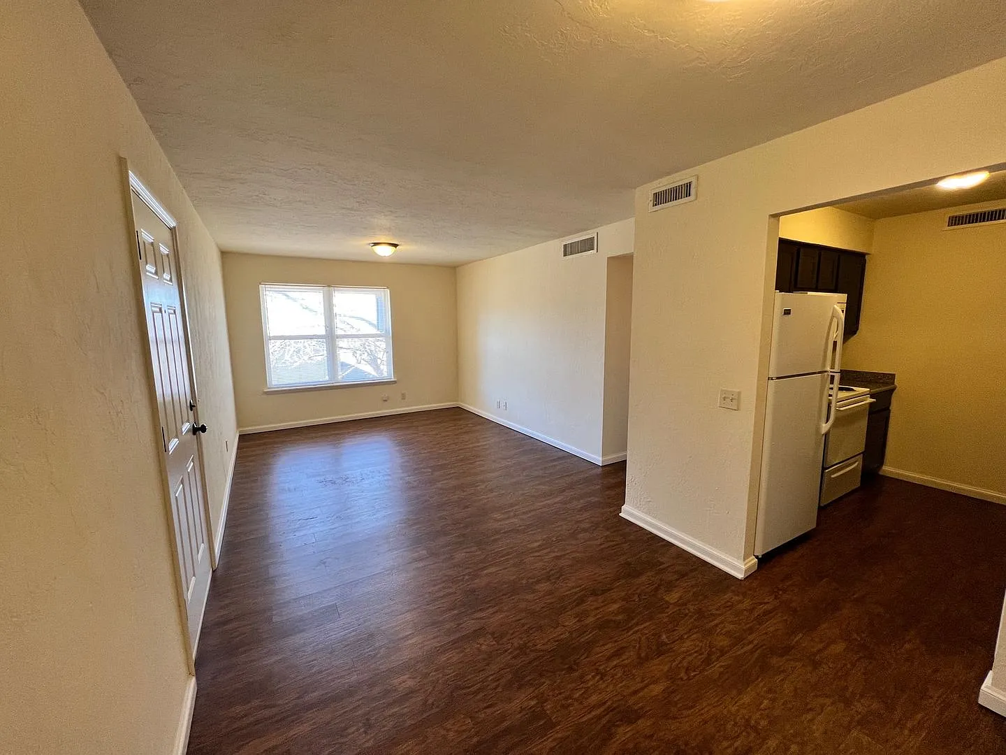 Renaissance Park Apartments — Photo 1