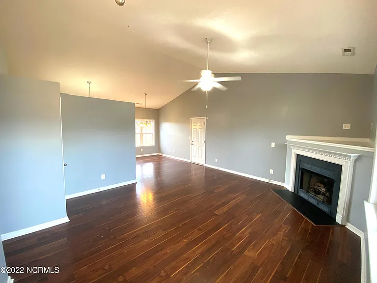 125 Hardin Dr — Photo 2