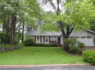 16203 Sunny Knoll Dr, Dumfries, VA 22025