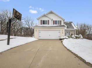 29 Weir Cir, Madison, WI 53719
