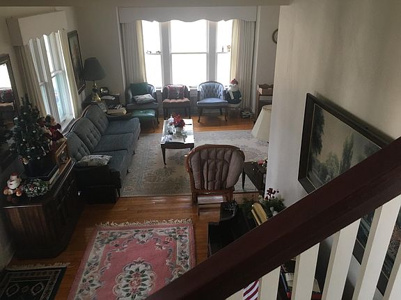 4th image of 805 Main St