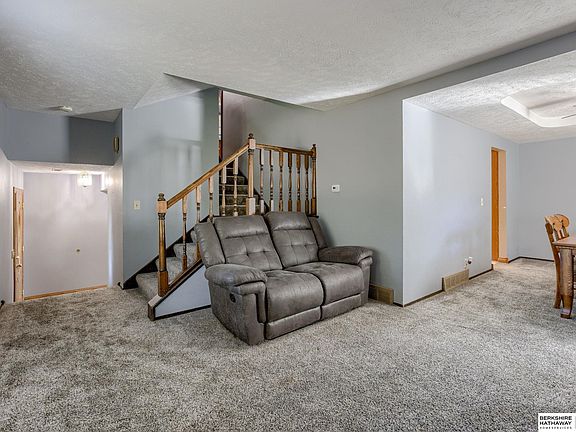4th image of 136 Bellevue Blvd S