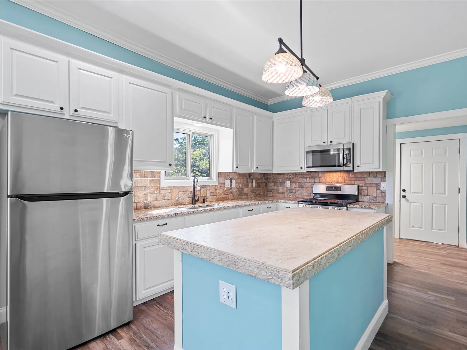 4 bed, 1628 sqft, $2,250 — Photo 3