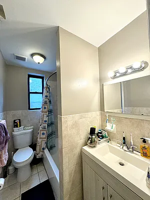 Rented by Pear NYC LLC | media 8