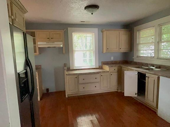 2nd image of 1439 Sloan Ave