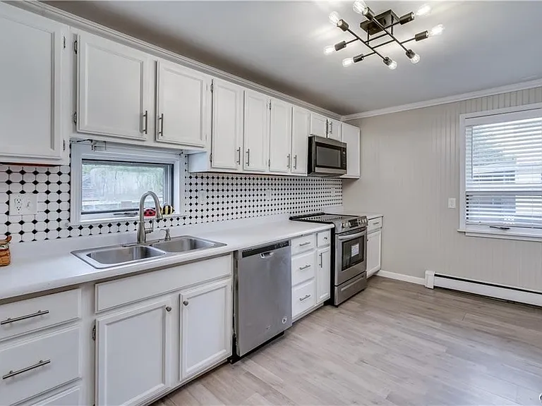 822 Lawrence St — Photo 15