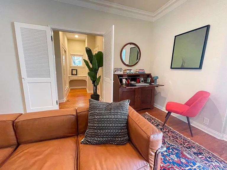 2285 N Beachwood Dr #5 — Photo 6