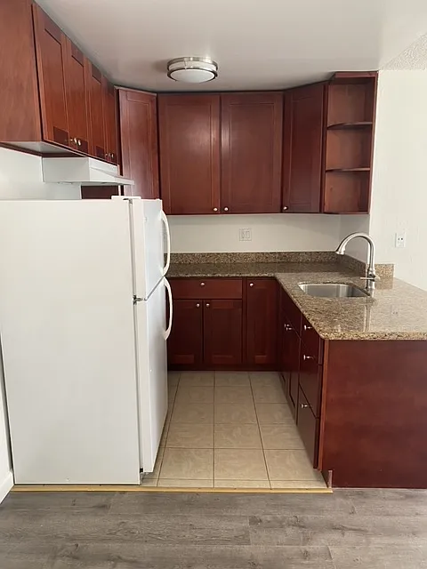 1070 Church St — Photo 4