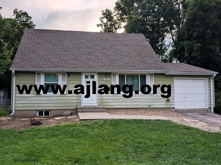 7806 Newton St — Photo 1