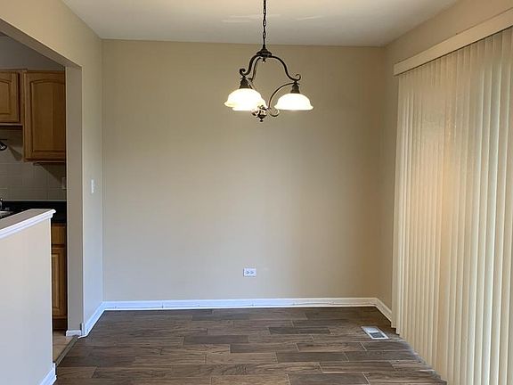 4th image of 234 Deerpath Ct