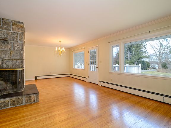 4th image of 44 Panorama Dr