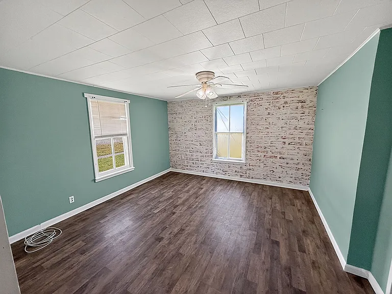 216 Rollins St — Photo 7