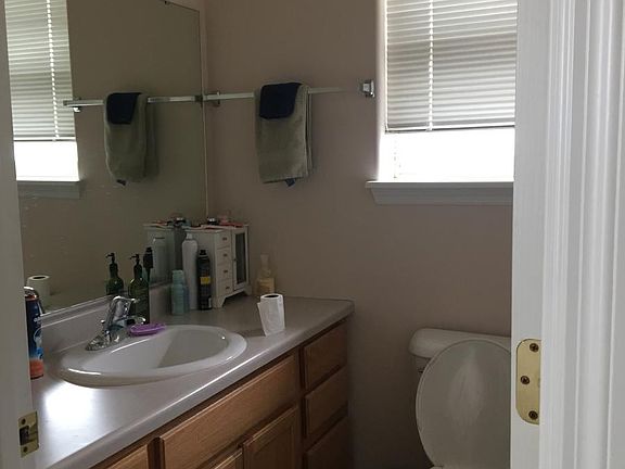 5th image of 315 Woodman Dr