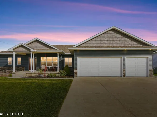 4412 Ironwood Dr, Cedar Falls, IA 50613