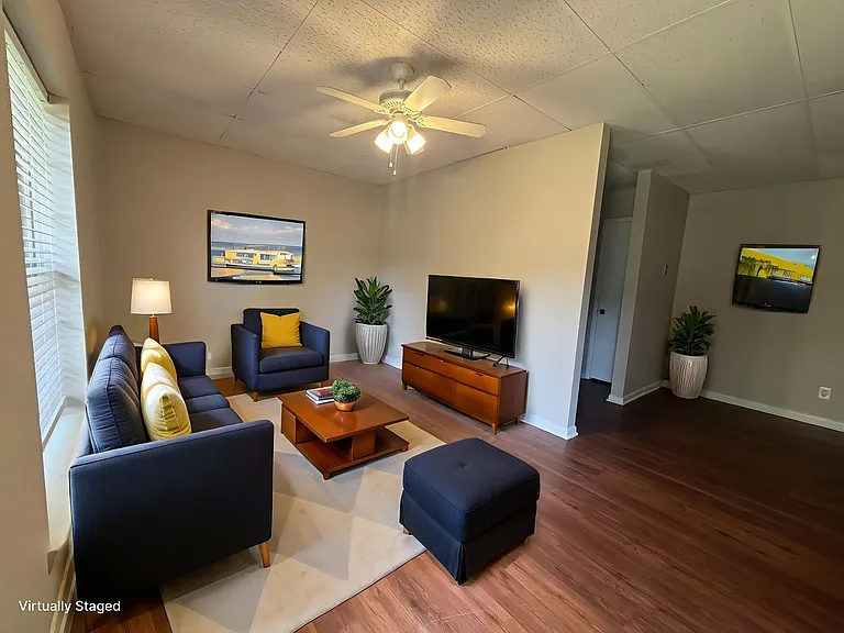 Welcome to Arbor Terrace, where modern comfort meets chic design. Unwind in our inviting living space featuring stylish furnishings, ample natural light, and a cozy ambiance. Elevate your lifestyle todayAaaschedule your visit now!