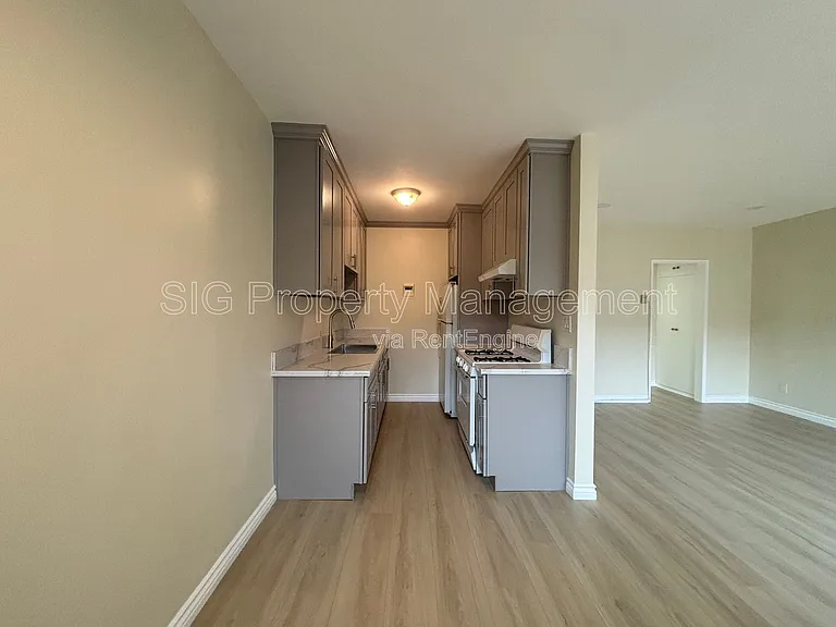 526 E Windsor Rd #10 — Photo 5