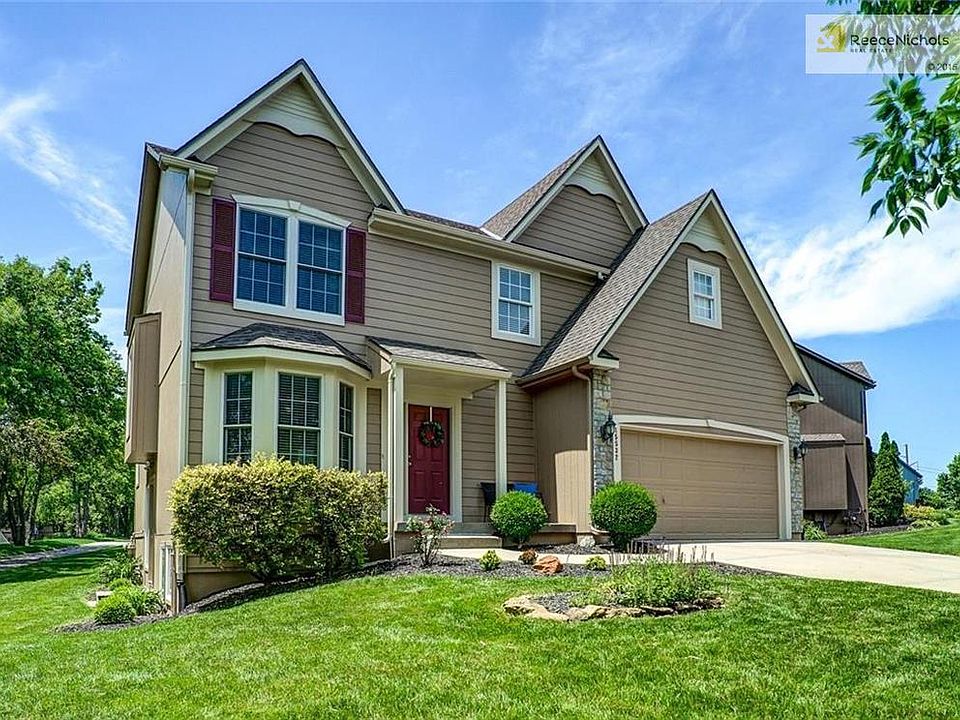 2 Story Blue Valley Home!