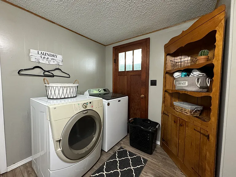 1240 E Walnut St — Photo 35