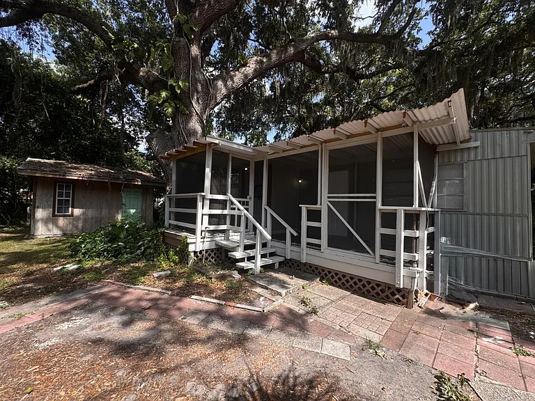 5811 Grey St — Photo 2