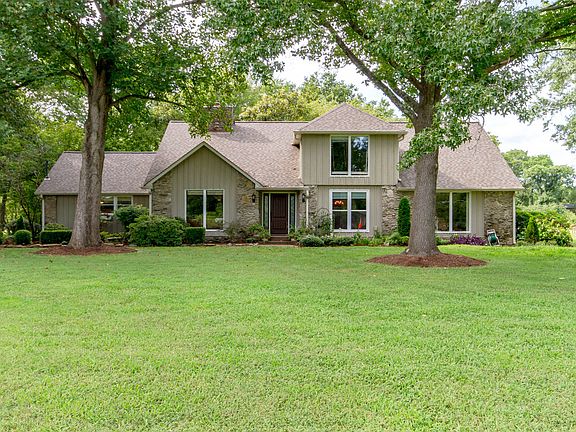 3rd image of 158 Glenn Hill Dr