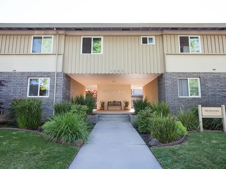 1065 Ranchero Way #7 — Photo 1