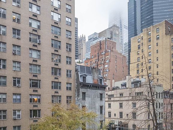 4th image of 305 Lexington Ave APT 4B