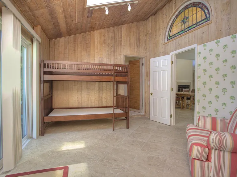 2833 Gulf Of Mexico Dr — Photo 23