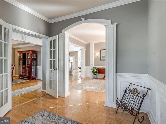 5th image of 722 Vermillion Dr NE